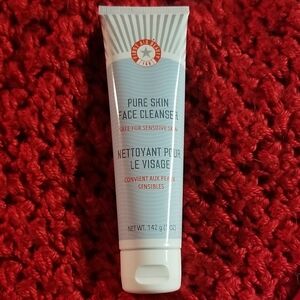 First Aid Beauty Pure Skin Face Cleanser - White